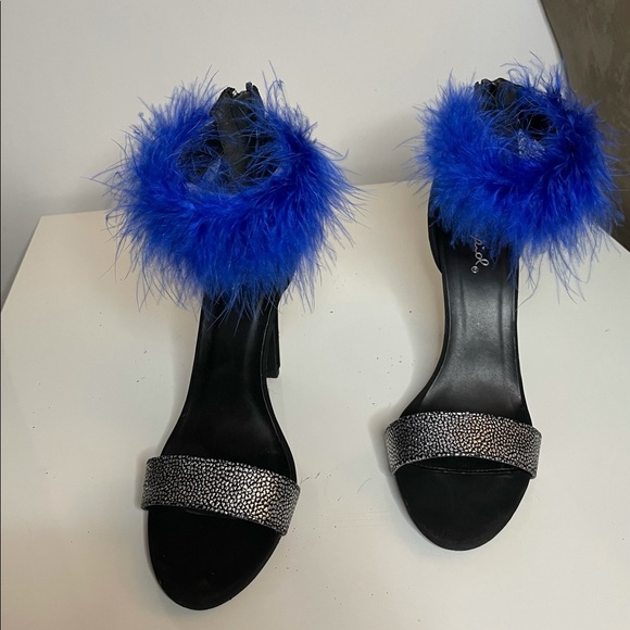 Shoes/Heels - Picture 2 of 7